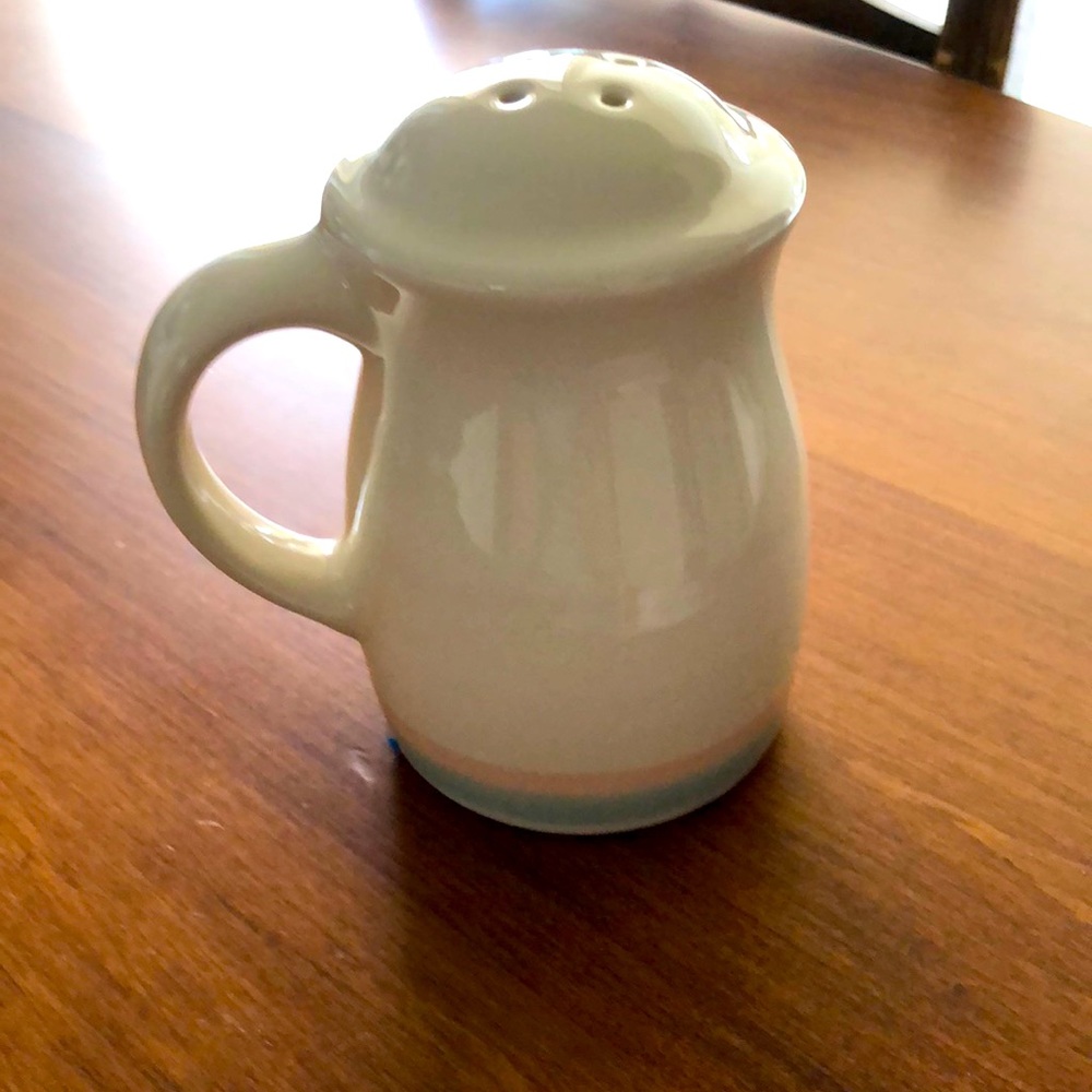 Pfaltzgraff aura salt or pepper shaker